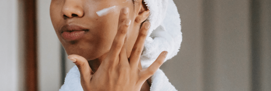 Prendre soin de sa peau après la piscine (ou la douche)